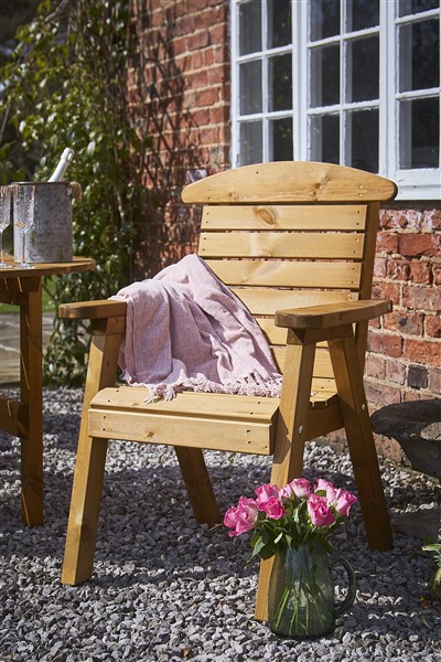 garden wooden chairs